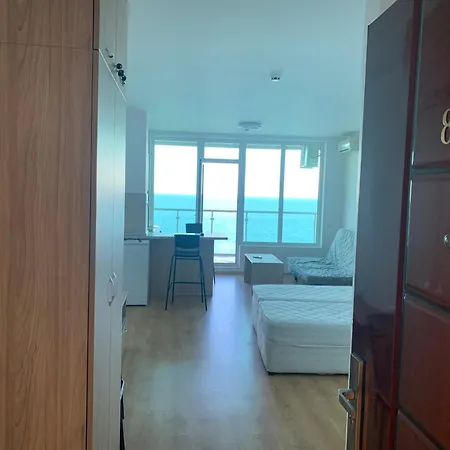 Silver Byala - студио б89 първа линия с морска панорама с два басейна и осигурен паркинг Bjala