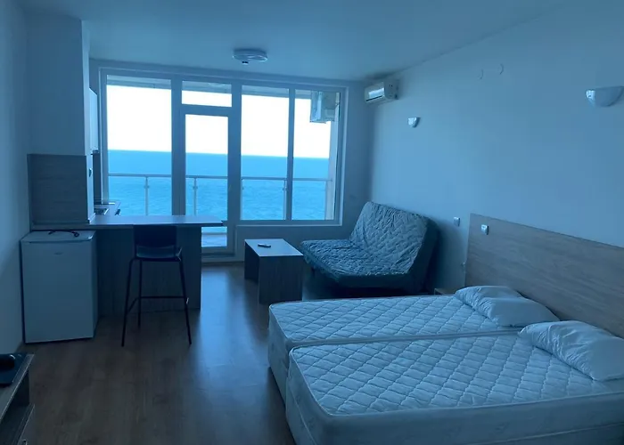 Silver Byala - студио б89 първа линия с морска панорама с два басейна и осигурен паркинг