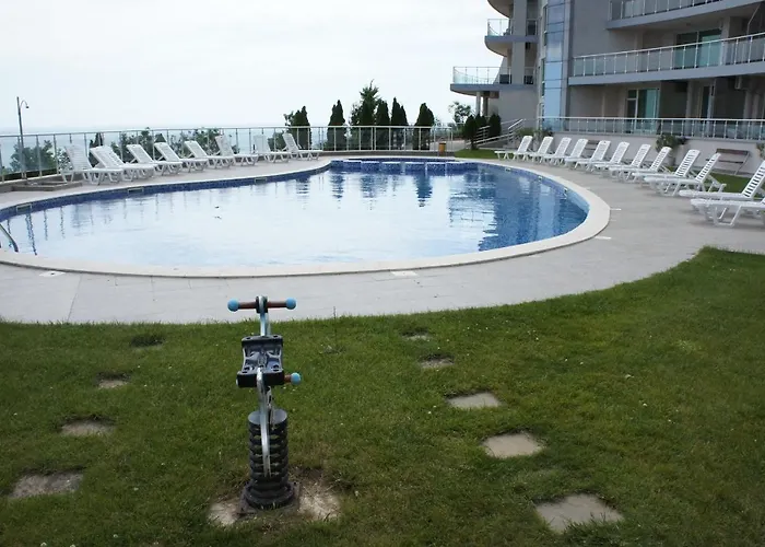 Silver Byala - студио б89 първа линия с морска панорама с два басейна и осигурен паркинг Bjala